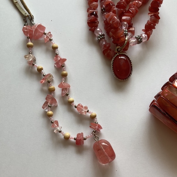 4 for $10 | Bundle of Pink Coral Chip / Shell Bracelets (2) and a necklace - Picture 2 of 8